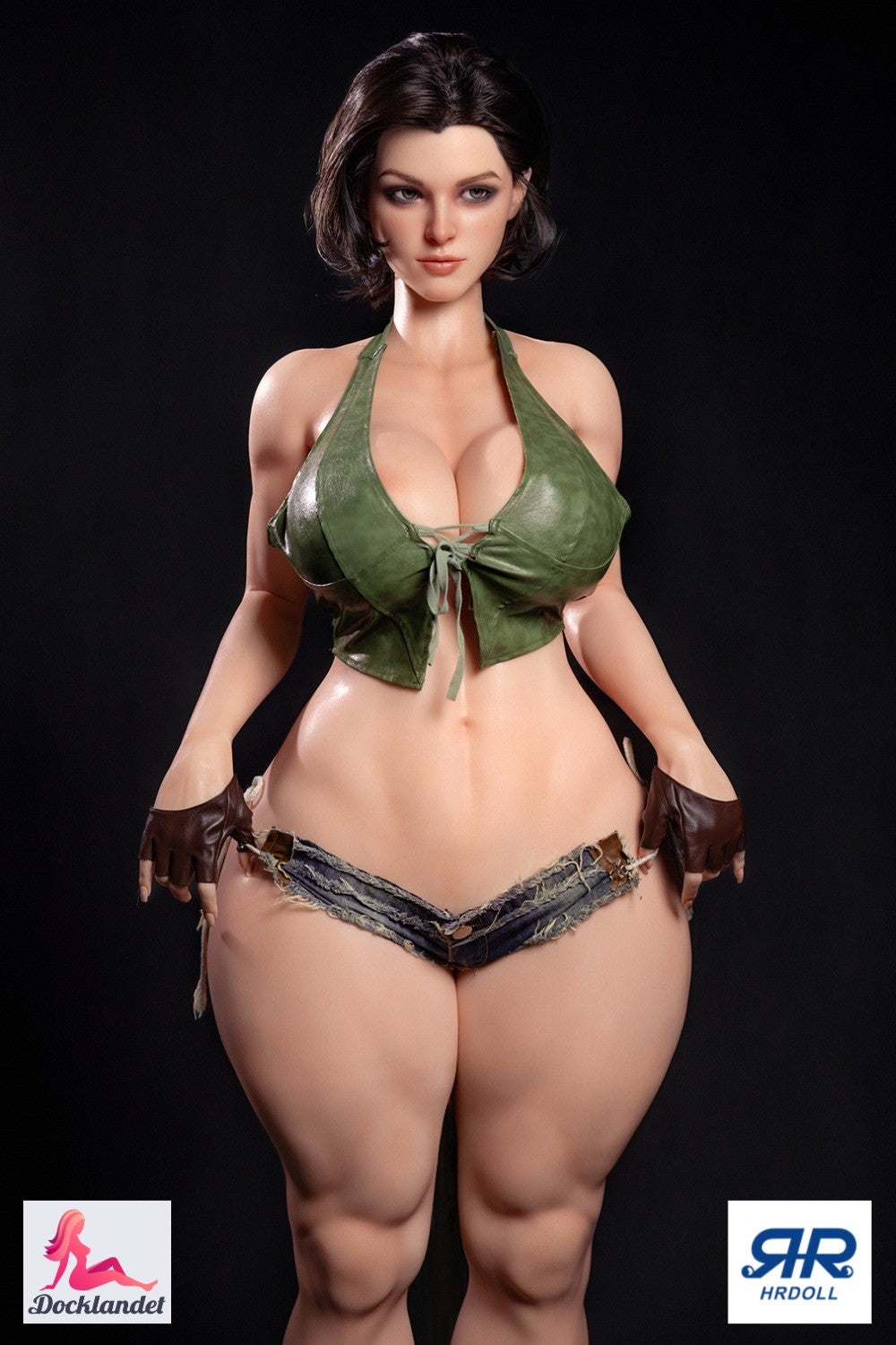 Laura är en exklusiv bbw-sexdocka från märket HRDoll. En 165 cm lång silikon-docka med skarpa kurvor, stor byst (K-kupa) och en enorm rumpa. Laura från HRDoll är i sitt standardutförande utrustad med extra detaljerad hud (RST = real skin texture) och även rörlig käke med verklig mun (ROS).