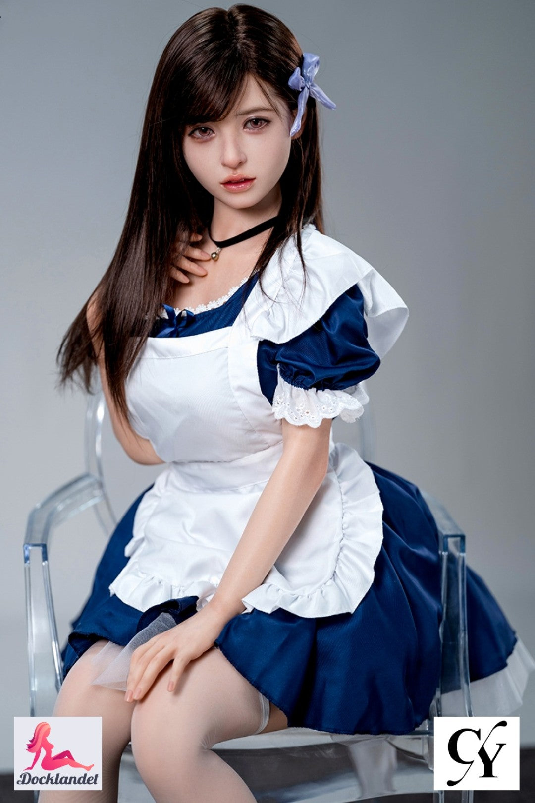 Koharu från TOP CYDOLL i blå och vit maid outfit, realistisk 157 cm silikon sexdocka med D-kupa, mörkt hår och charmigt anime-inspirerat ansikte.