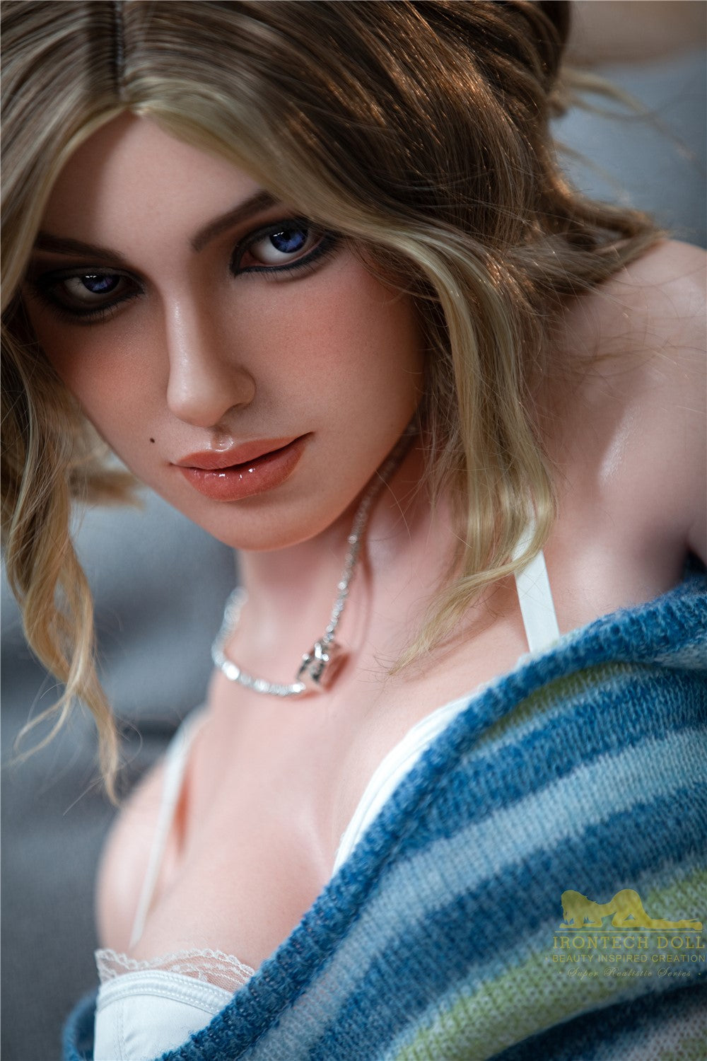 Lotta sexdukke (Irontech Doll 152 cm A-cup S17 silikon)