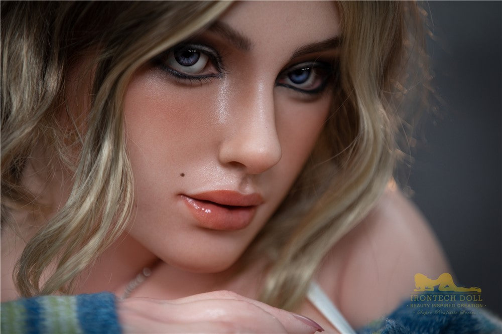 Lotta sexdukke (Irontech Doll 152 cm A-cup S17 silikon)
